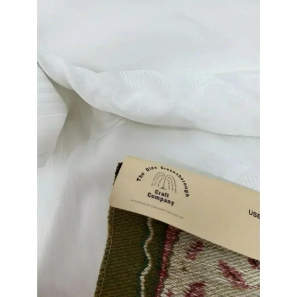 Jacquard Loomed Tapestry "Home For Christmas" Pillows Framing Wall 18" x 16" - Picture 10 of 12